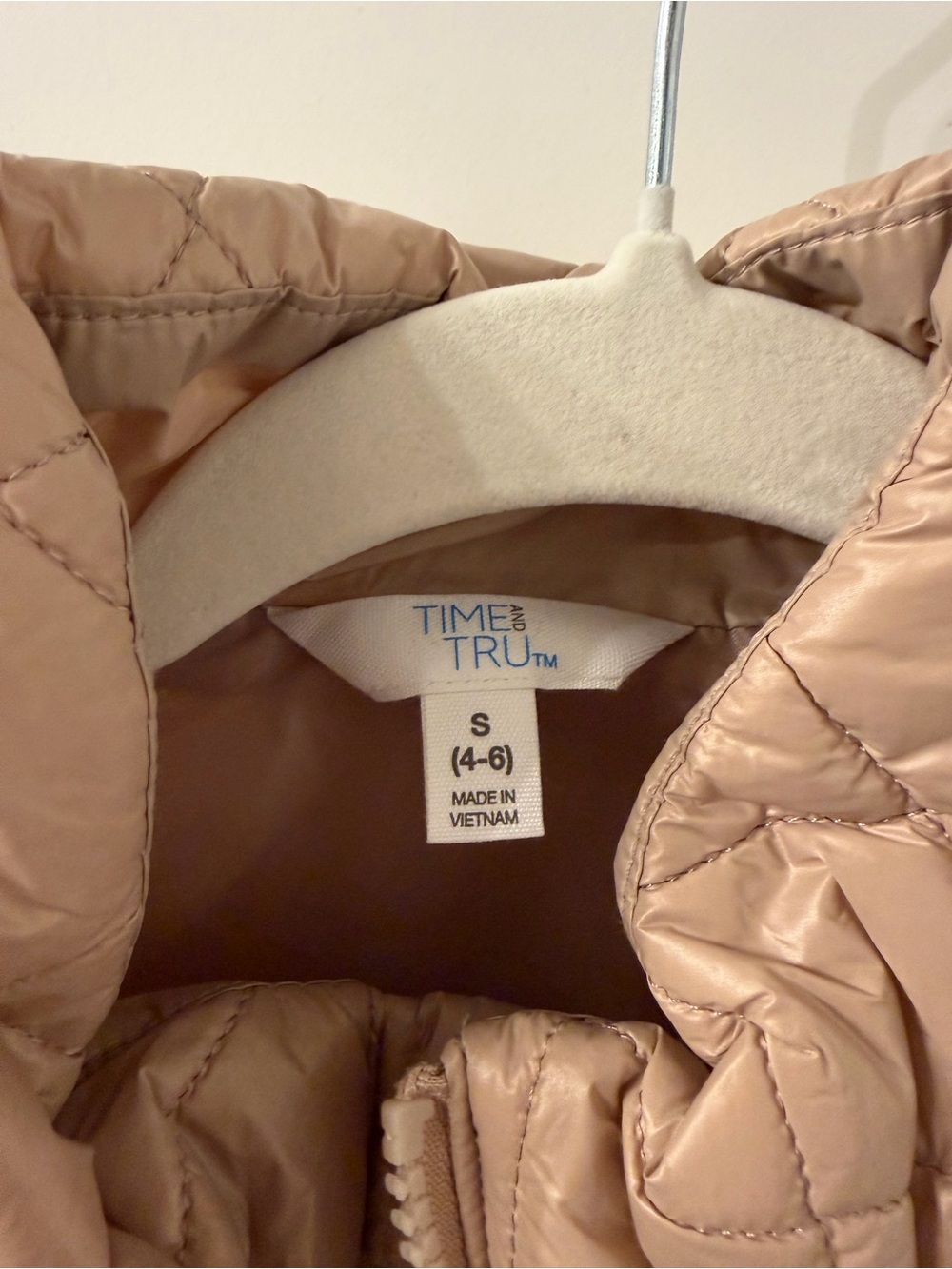 NWOT Time and Tru Quilted Sleeveless Vest in Tan - Picture 3 of 4